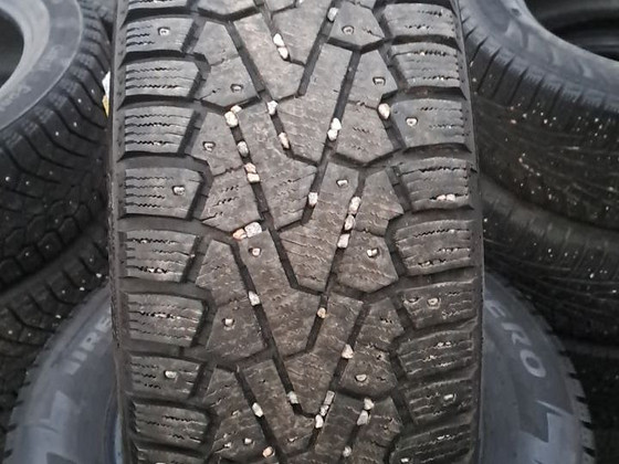 Naastrehvid / 235 65 17 / Pirelli