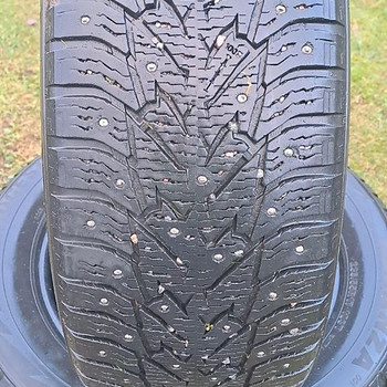 Шипованные шины / 235 55 17 / Bridgestone