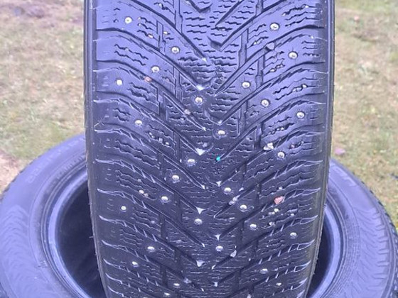 Naastrehvid / 225 55 17 / Nokian