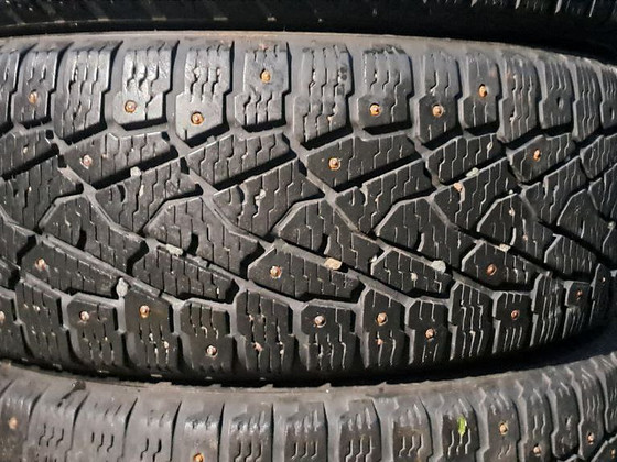 Naastrehvid / 215 60 17c / Nokian