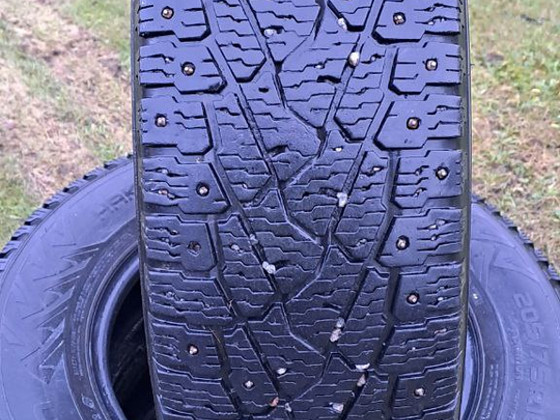 Naastrehvid / 205 75 16c / Nokian