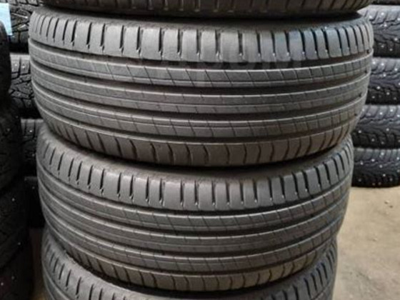 Suverehvid / 265 40 21 / Michelin
