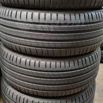 Suverehvid / 265 40 21 / Michelin