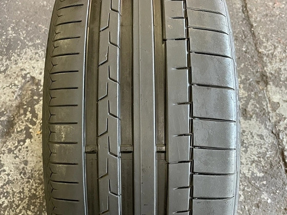 Suverehvid / 235 40 21 / Continental