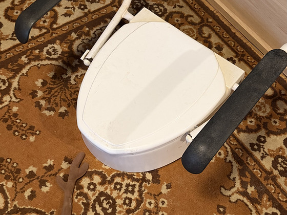 WC-poti iste / WC-poti kõrgendus