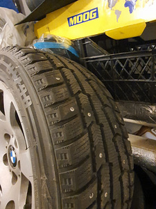BMW E39 ORIGINAAL 16" VELJED + TALVEREHVID (2 foto / 2)