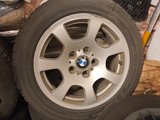 BMW E39 ORIGINAAL 16" VELJED + TALVEREHVID