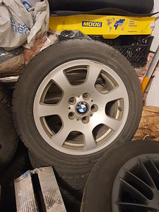 BMW E39 ORIGINAAL 16" VELJED + TALVEREHVID (1 foto / 2)
