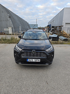 Toyota Rav 4 (7 фото из 8)