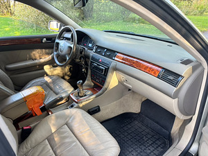 Audi A6 (2 фото из 6)