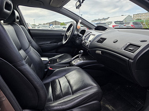 Honda Civic Hybrid Facelift ATM 1.3 70kW (5 фото из 6)