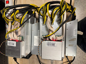 Antminer A3 800 GH/s – Blake2b, BTC2 / BIP110 + блок питания (3 фото из 4)