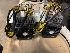 Antminer A3 800 GH/s – Blake2b, BTC2 / BIP110 + блок питания (4 фото из 4)