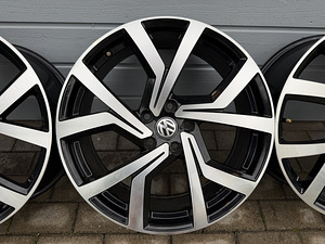 R19x8 5X112 ET 45 57.1 (3 foto / 6)