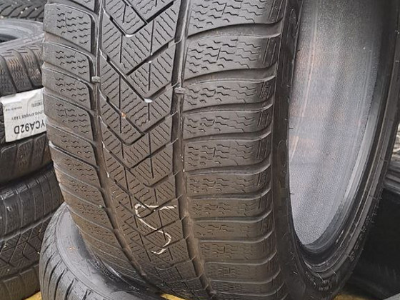 M+S / 255 40 18 / Pirelli