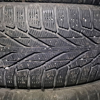 M+S / 235 55 18 / Nokian