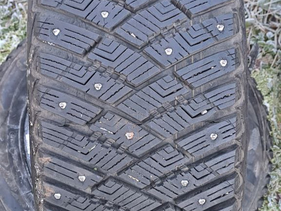 Naastrehvid / 215 55 16 / Gislaved / Goodyear
