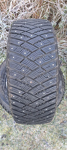 Шипованные шины / 215 55 16 / Gislaved / Goodyear (1 фото из 2)
