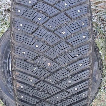 Naastrehvid / 215 55 16 / Gislaved / Goodyear