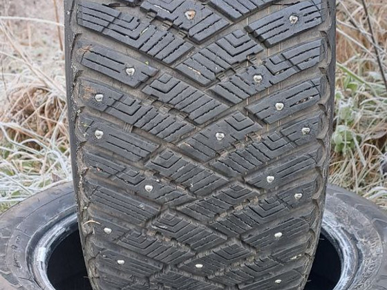 Naastrehvid / 205 60 16 / Goodyear