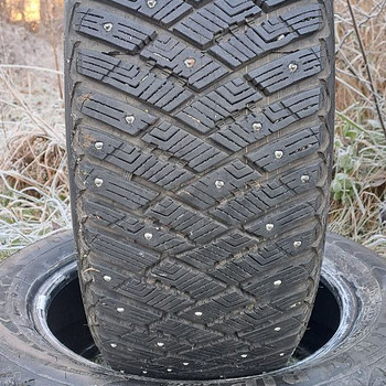Naastrehvid / 205 60 16 / Goodyear