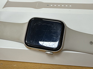 Apple Watch SE (GPS + Cellular) (2nd Generation) 40mm (9 foto / 9)