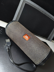 Kaasaskantav kõlar JBL Flip 3 (4 foto / 6)