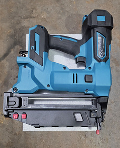 НОВЫЙ Makita гвоздезабивной пистолет DBN601 18V LXT 19–64 мм (2 фото из 2)
