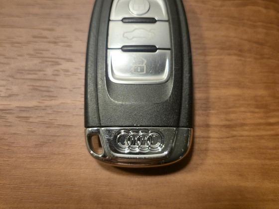 Оригинальный ключ Audi