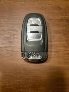 Оригинальный ключ Audi (1 фото из 3)