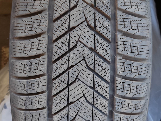 Rehvid 245/40 R20
