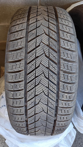 Шины 245/40 R20 (1 фото из 7)