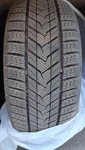 Шины 245/40 R20 (2 фото из 7)