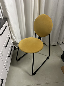 Желтый стул Ikea (1 фото из 3)