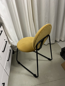 Желтый стул Ikea (3 фото из 3)
