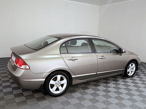 Honda Civic Elegance 1.8 103kW (3 foto / 7)