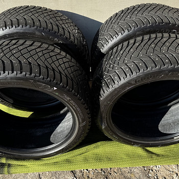Зимние шины Goodyear UltraGrip Arctic 2 245/40R18 (шипы)