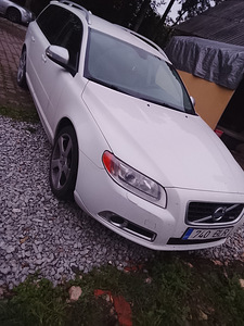 Volvo V70 2011 (2 фото из 3)