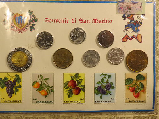 Монеты San Marino 8 шт. и почтовые марки 5 шт.