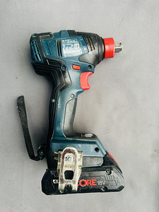 Akutrell Boch GDX 18V - 200 C + Aku ! (1 foto / 6)