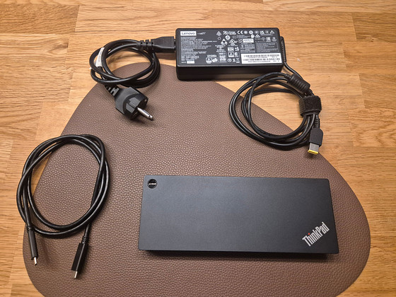 Lenovo ThinkPad USB-C док-станция / док + зарядное устройство Lenovo 135W
