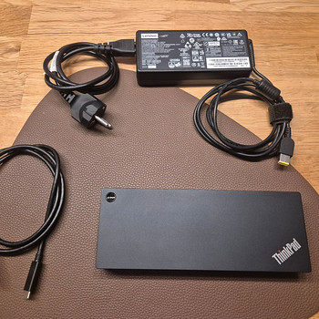 Lenovo ThinkPad USB-C док-станция / док + зарядное устройство Lenovo 135W
