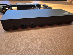 Lenovo ThinkPad USB-C док-станция / док + зарядное устройство Lenovo 135W (2 фото из 8)
