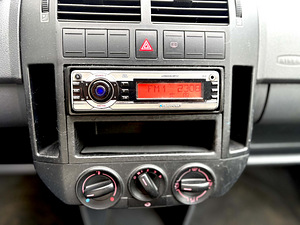 Volkswagen Polo (11 фото из 15)