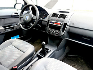 Volkswagen Polo (8 фото из 15)