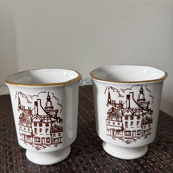Vintage portselantassid vana Riia vaatega (2 tk)