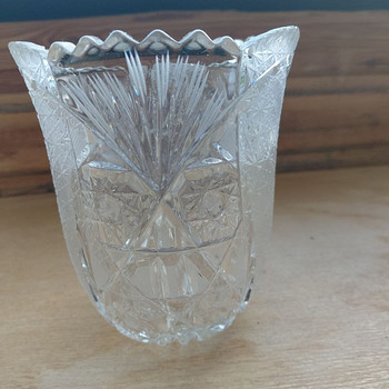 Kristallist vaasike, kõrgus 13,5 cm