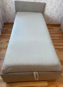 Продаётся кровать. (1 фото из 3)