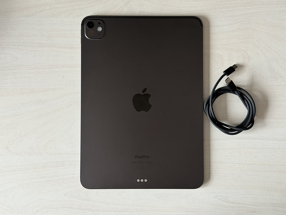 Apple iPad Pro 11 M4 256GB WiFi Space Black, аккумулятор 94%