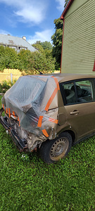 Продам аварийный Nissan Tiida (4 фото из 9)